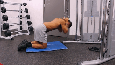 『腹肌锻炼』想要腹肌更明显，负重腹肌训练别错过