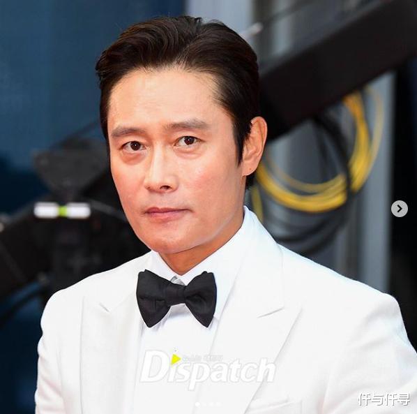 「范冰冰」红毯照妖镜：柳真睫毛搽成苍蝇脚，李秉宪黑眼圈朴春胶脸惊呆网友