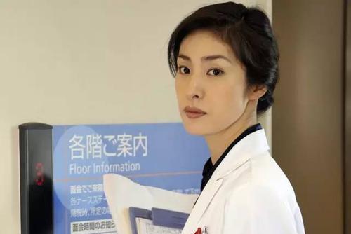 『天海佑希』18岁成全日本男人的情敌，52岁逆袭做女王，天海祐希到底有多刚？