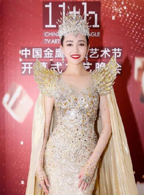 杨幂|同一批85小花都当金鹰女神，为何杨幂选不上？这一点原因，太扎心