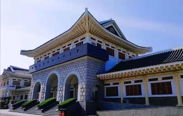 「高校」遥遥相望！中国最东边和最西边两所211重点大学，哪一所更厉害？