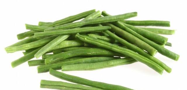 「豆角」长豆角吃不完，教你一个土方法，保存一年都脆嫩鲜绿，下饭超好吃