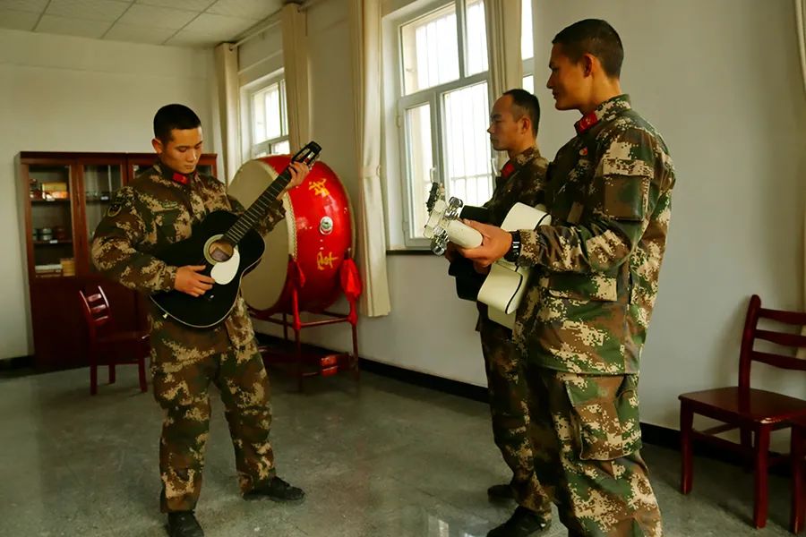 天山达闻 室外寒流滚滚，室内毫无悬念持续升“温”