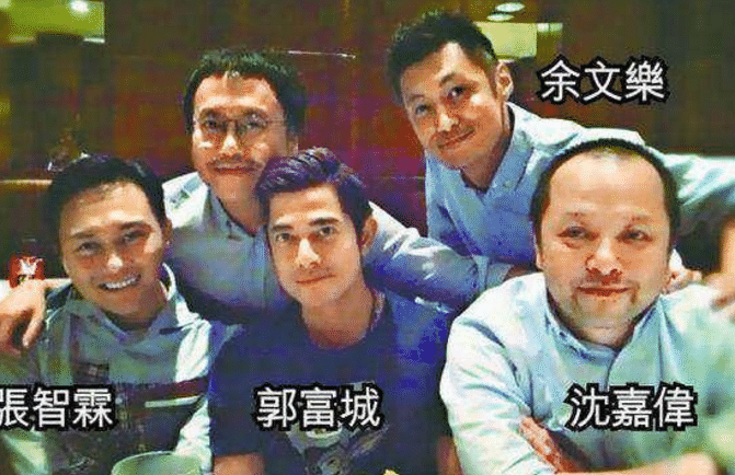 汽车|他白手起家, 年收入36亿, 豪车停满5个车库, 还娶了全香港最绝色的美人