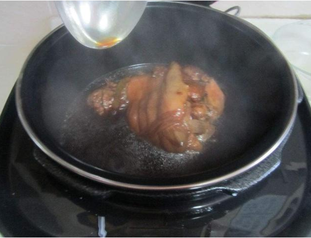 @腊汁蹄髈吃过吗？第一次吃我就爱上了它，香嫩又入味，味道棒极了