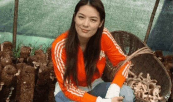 「白百何」她曾是“中国第一美女”, 如今44岁单身, 以种地为生, 身家过10亿