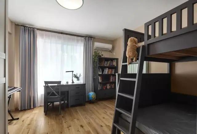 设计师|126㎡复式楼装修，暖咖色为主色调，时尚且充满温馨与青春活力