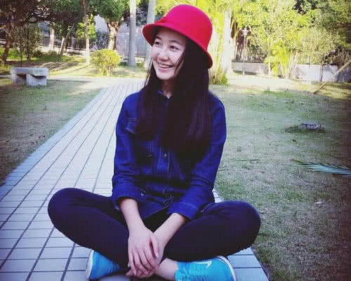 『点读机』点读机女孩是“伪学霸”，看到她的高考成绩，学神都无地自容