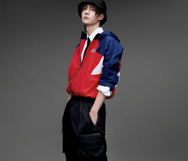 王一博|王一博晒自己的驾驶证，庆祝已过了实习期，驾驶记录一栏与众不同