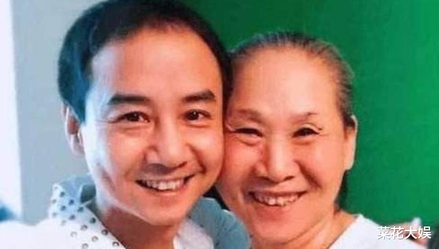 影视圈|62岁被儿子带进演艺圈，两部电影票房超85亿，如今比儿子还要红