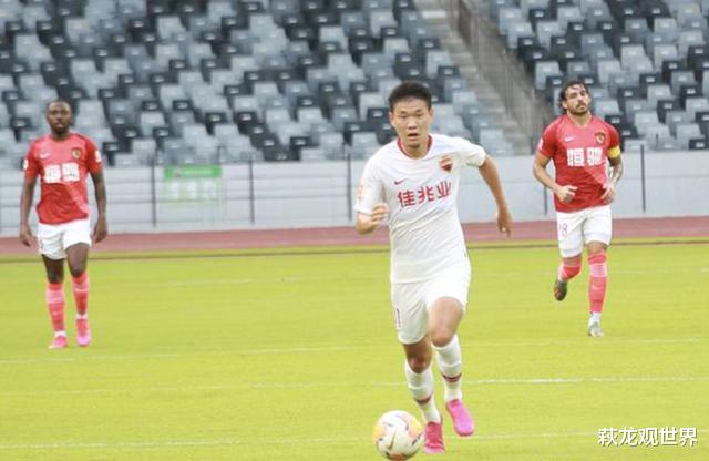 「山东鲁能」高拉特担任队长，“小摩托”双响！卡帅用归化众将带动恒大青春风暴