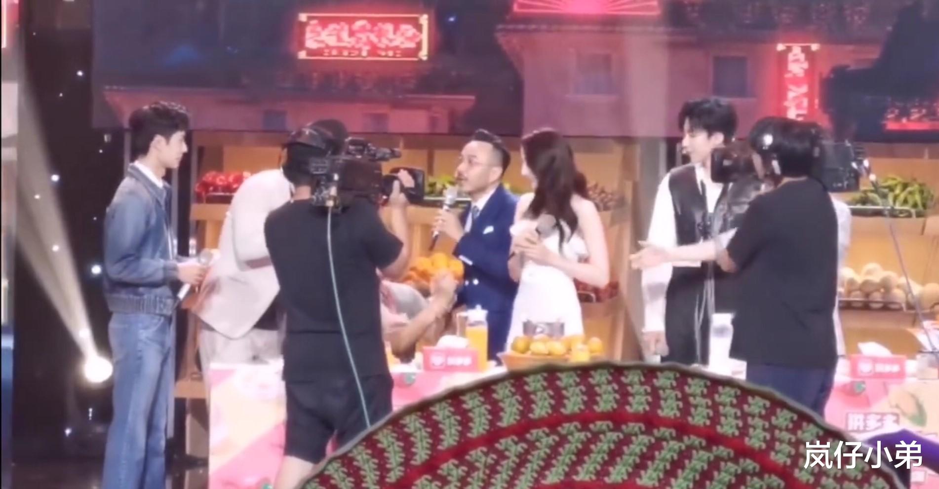 「迪丽热巴」《天天向上》直播出意外，迪丽热巴现场被求婚，汪涵反应太绝了！