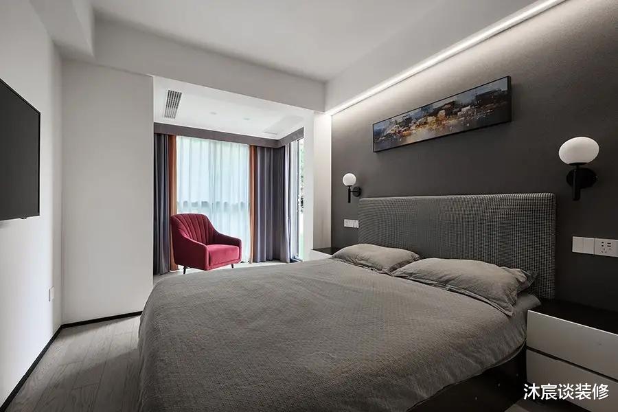 |走进她家，就被清爽不腻的氛围吸引，90㎡到处简约随性，非常舒适