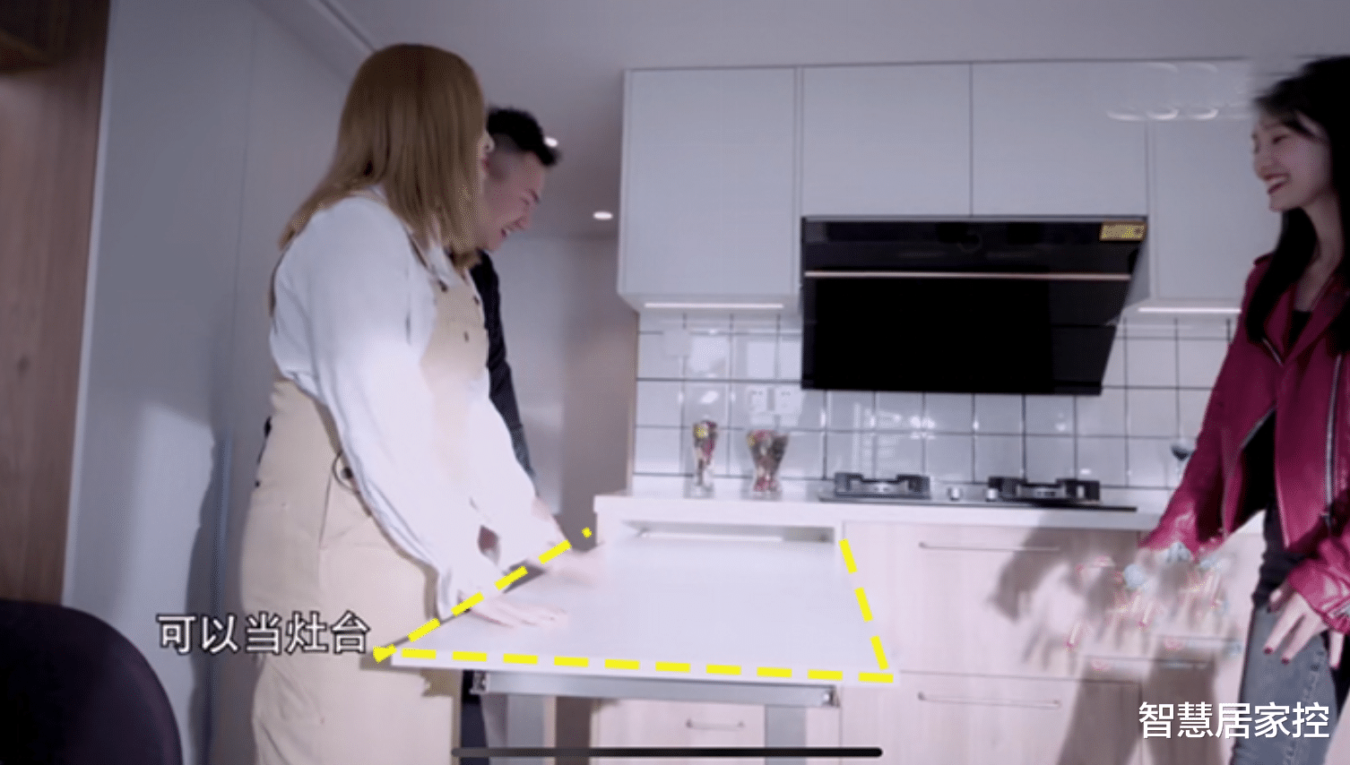 |签约演员也为住房难，一家三口蜗居25㎡房，改造后成复式别墅！