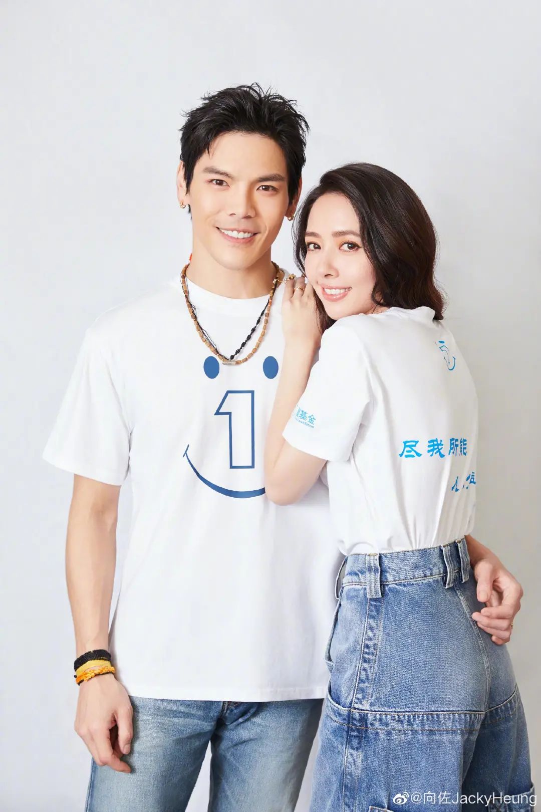 向佐|向佐生女后心情大好，晒与萧敬腾合照，长得太像傻傻分不清楚