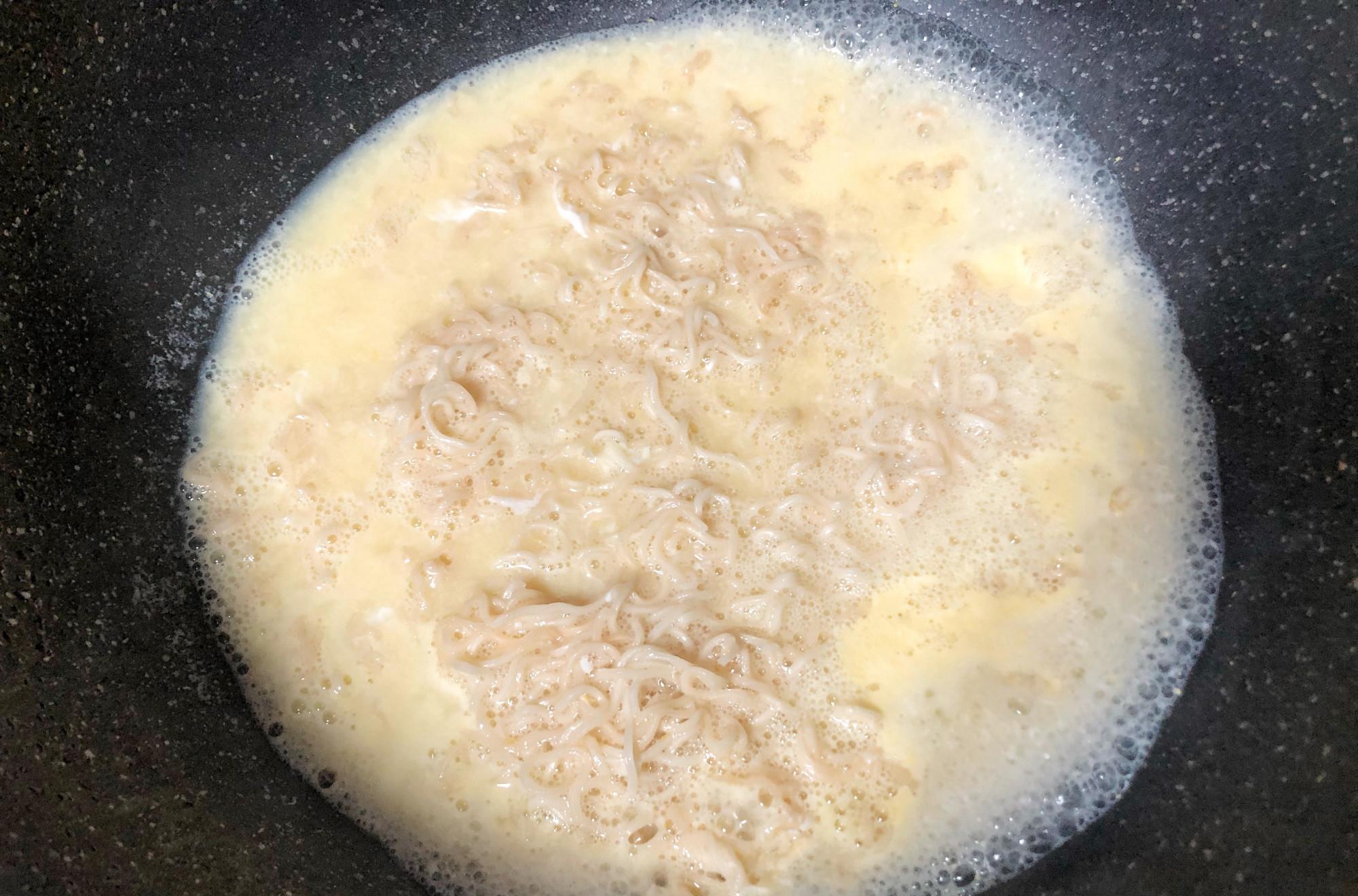 「面条」它和面条简直天生一对，简单一煮，营养又美味，全家都爱吃