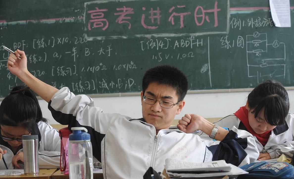 「」临近高考，高三学生模拟考成绩只有200多分，大概率考不上本科