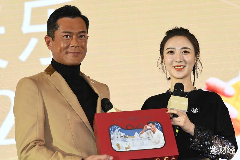 『直播带货』董明珠一天揽65亿，经销商：再玩就演不下去了！直播带货水多深？