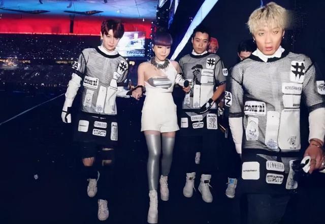 吴莫愁|从1.3亿出场费到县城卖唱为生，吴莫愁如今的落魄，究竟是谁造成的？