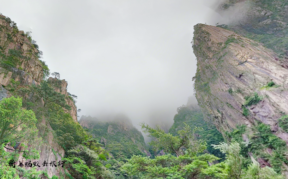 『丹霞地貌』安徽最有名的景点，被称为“天下第一奇山”，当地方言特别有意思