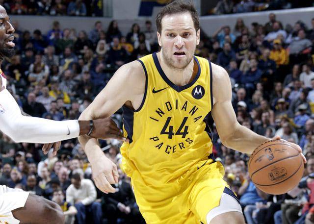 湖人队|莱昂纳德一直拖着不签约，导致湖人错过了哪些好球员？