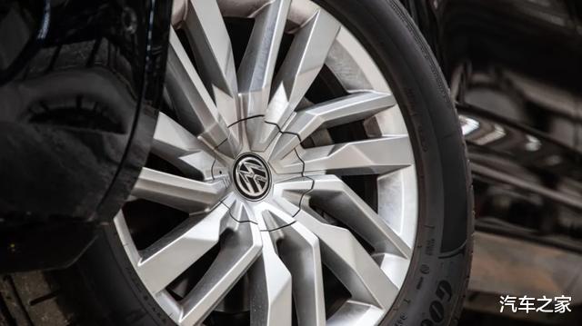 大众途锐|与Q7、卡宴同平台，它却便宜好几十万，百公里9个多油，太香了！