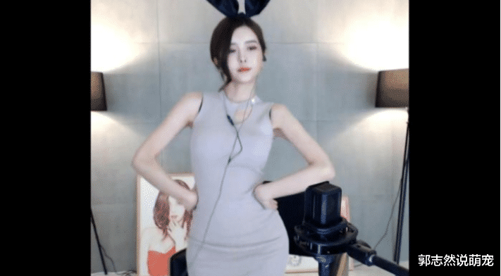 男子没钱打赏女主播， 为了保住榜一的位置， 想出了一个“妙计”