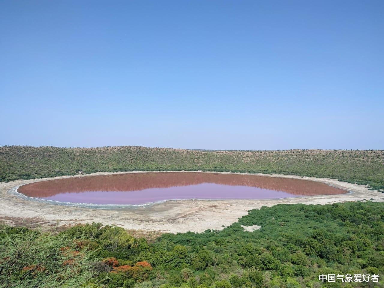 「印度」自然奇观?坏事前兆?印度湖泊一夜之间由绿变红,专家难以解释!