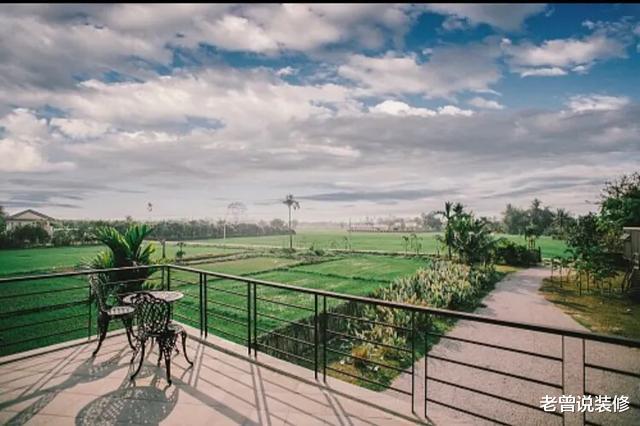 :她家不铺地,不做吊顶,全屋钢管水泥风,看到阳台我懵了!