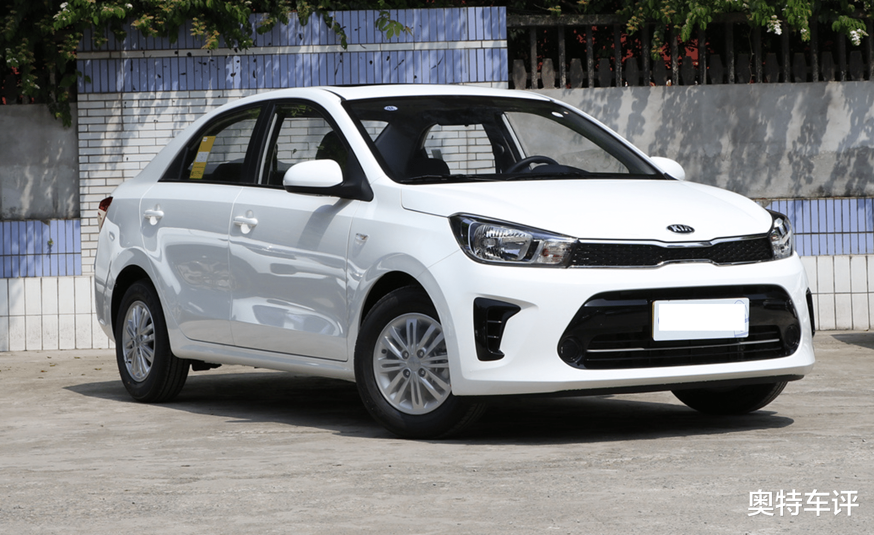 起亚汽车|起亚打响“价格战”,焕驰跌至3.97万清库存,跑高速油耗3毛