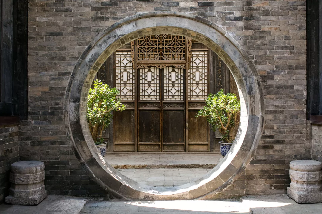 门上有一物，家中易出血光、破财