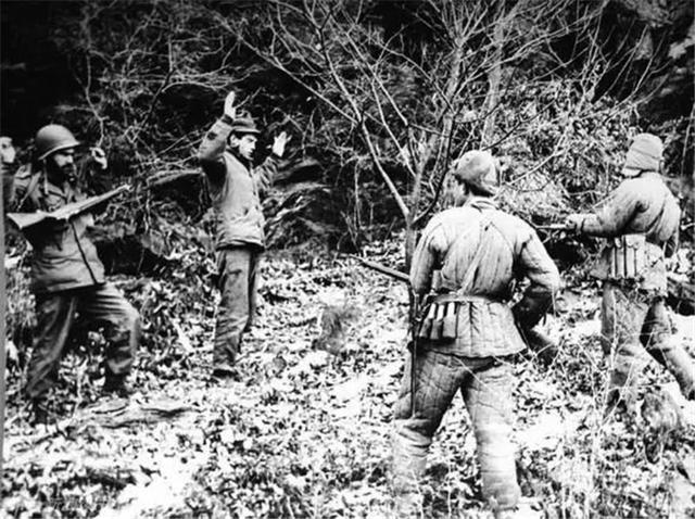 『使命』19岁战士胆子真大，光着脚追捕上校军官，成功后火了