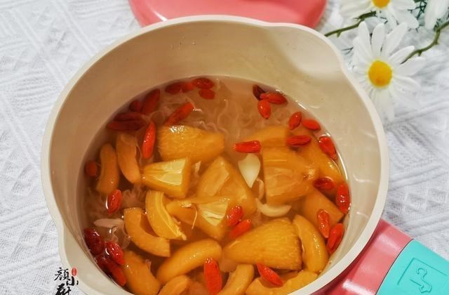 「枇杷」5月最该吃这水果，我家一买就是5斤，用来煲糖水，全家都爱喝