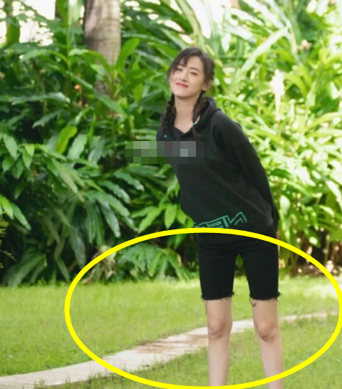 冯程程|怪不得袁冰妍拍戏总是半景照，镜头拉远看清全身，未修图腿型太真实