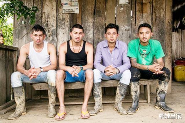 熊娃当家|两对双胞胎被“交叉”抱错，27年后再次相逢，错位人生让人心酸