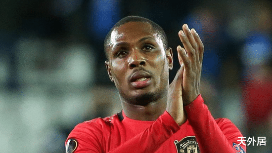 #种族歧视#曼联大将把种族歧视战火引向中国,球迷怒了:扯淡!不撒谎会死?