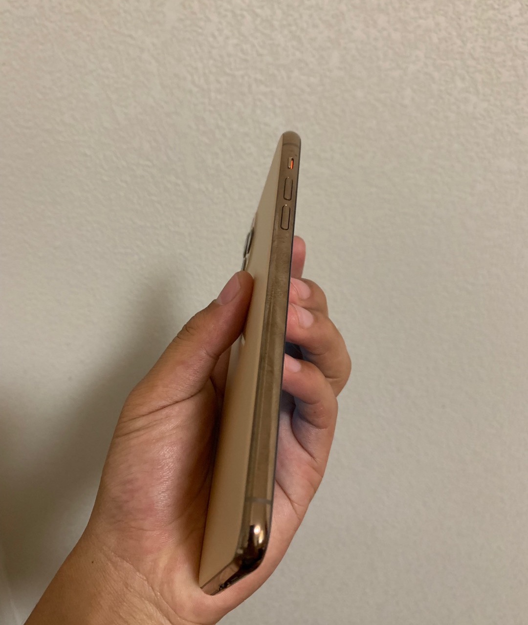 『iphone11』花5500元买iPhone11ProMax，网友：差点被坑！