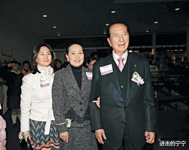 何鸿燊|77岁蓝琼缨送别何鸿燊罕见同框四太梁安琪，两人相争多年恩怨随风