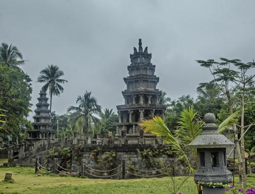 山区东哥话旅游 海南现存的为数不多的古塔之一，系元代古塔，美榔姐妹塔