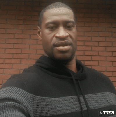 美国:死去这名黑人到底是什么身份,为什么他的死将美国搅得鸡犬不宁?