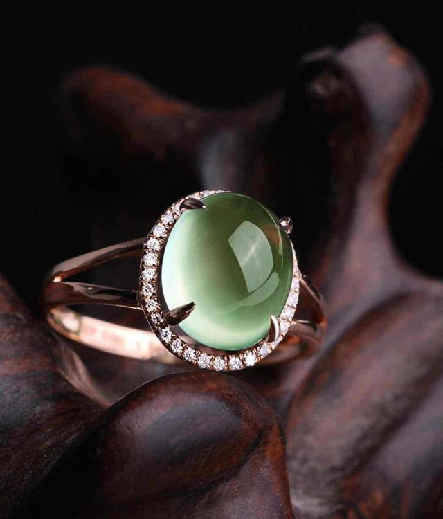 『翡翠』这10种玉石和翡翠极其相似，行家都经常看走眼，你会分辨吗？