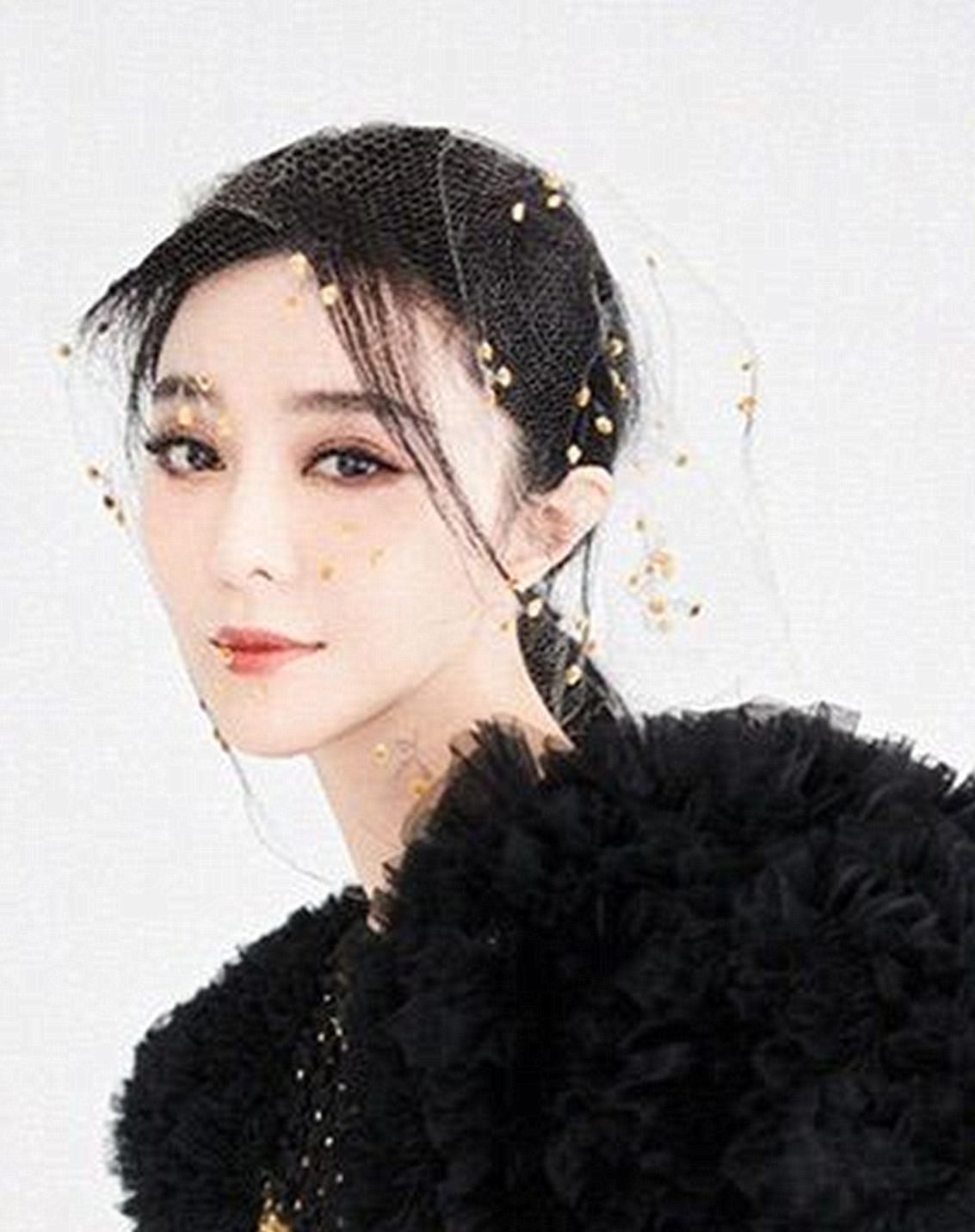 范冰冰再登《时尚芭莎》,霸气的"范爷"变温柔了,反而更有魅力