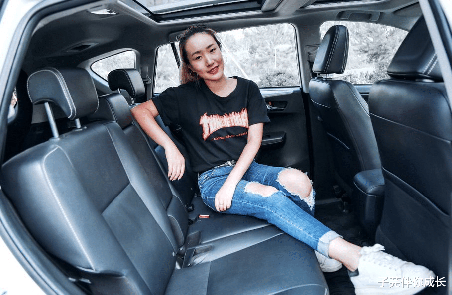 子芫伴你成长|同事蹭车3个月，又带她朋友免费蹭我把车开回家，网友：干得漂亮