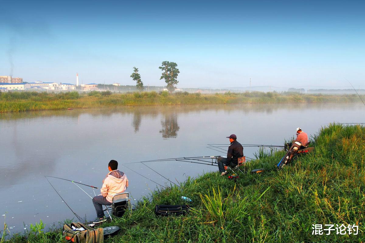 瓜皮▲夏天钓草鱼别费劲想饵料了，用这三种水果钓，既简单又高效