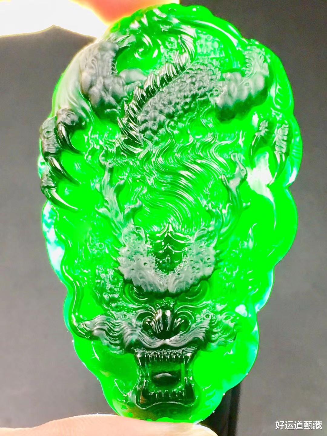 翡翠|翡翠里的特色品种,绿的发黑的墨翠