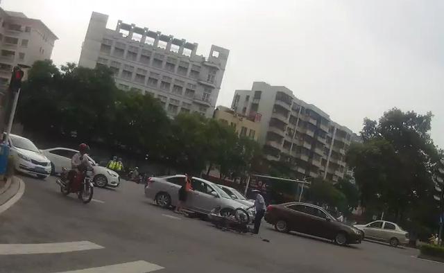 「杭州」伤警、撞车、闯红灯！吸毒人员疯狂逃跑，车上还有刀具……