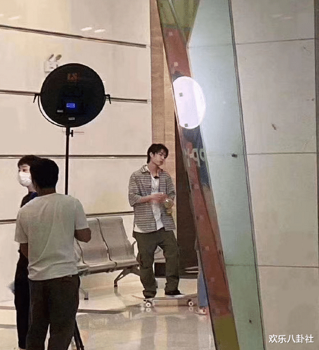 「王一博」王一博《有翡》刚杀青就去录《快本》，得知同期嘉宾名单，网友：太期待了