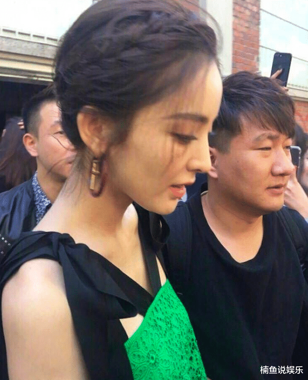 古力娜扎|路人镜头下的古力娜扎，照片拍模糊了都这么美，生图好惊艳