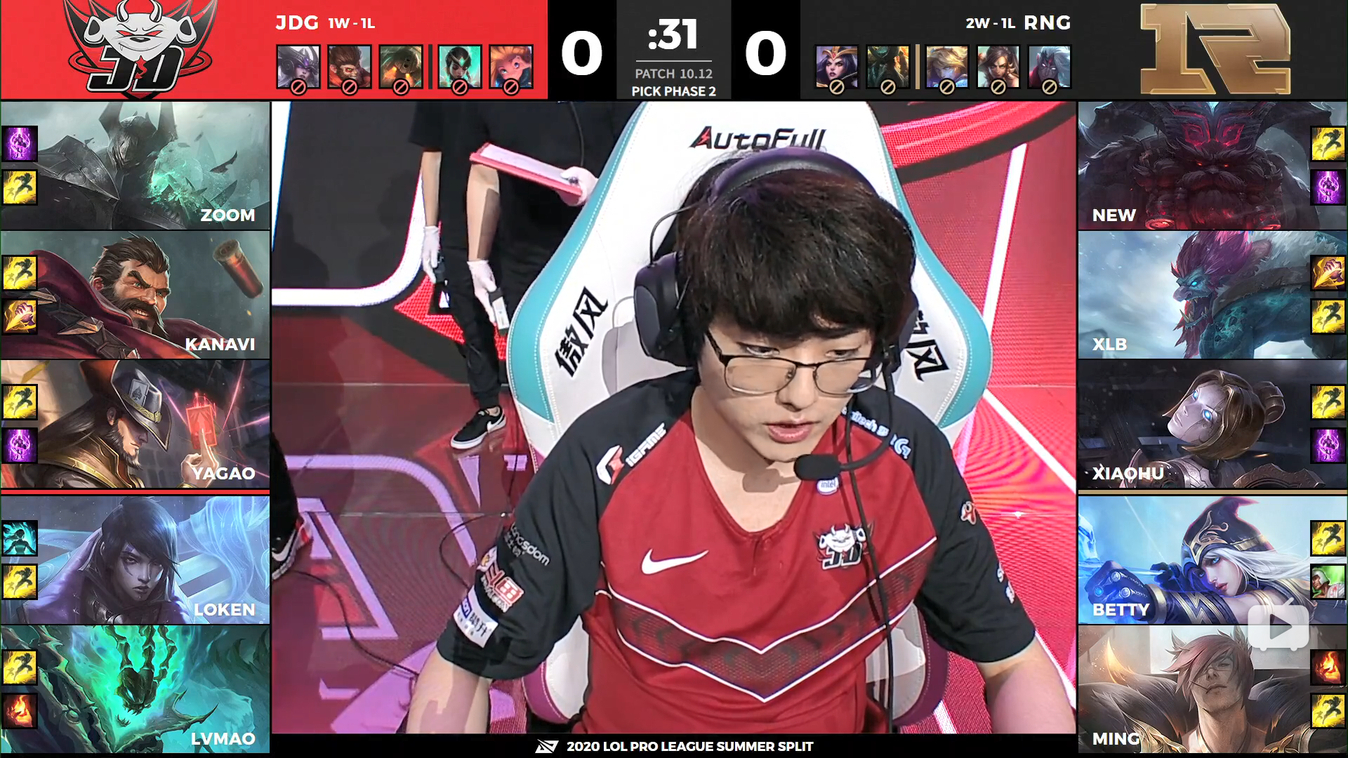 RNG@LPL比赛出现最离谱暂停！RNG因此被翻盘，灯笼被柱子卡出去算不算bug？