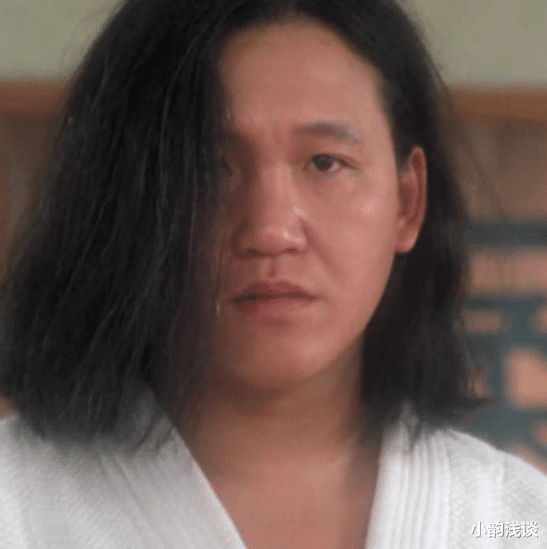 周星驰|当过警察，开过酒吧，一角走红成为周星驰专属反派，可惜人已仙逝